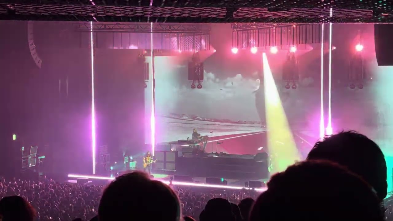 deftones live in japan 2026 東京ガーデンシアター - YouTube