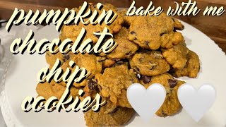 how to make pumpkin chocolate chip cookies || the perfect fall treat