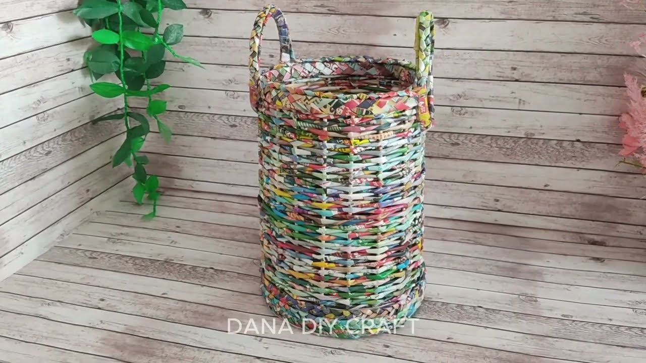 DIY multipurpose basket made out of old magazine / Craft paper basket