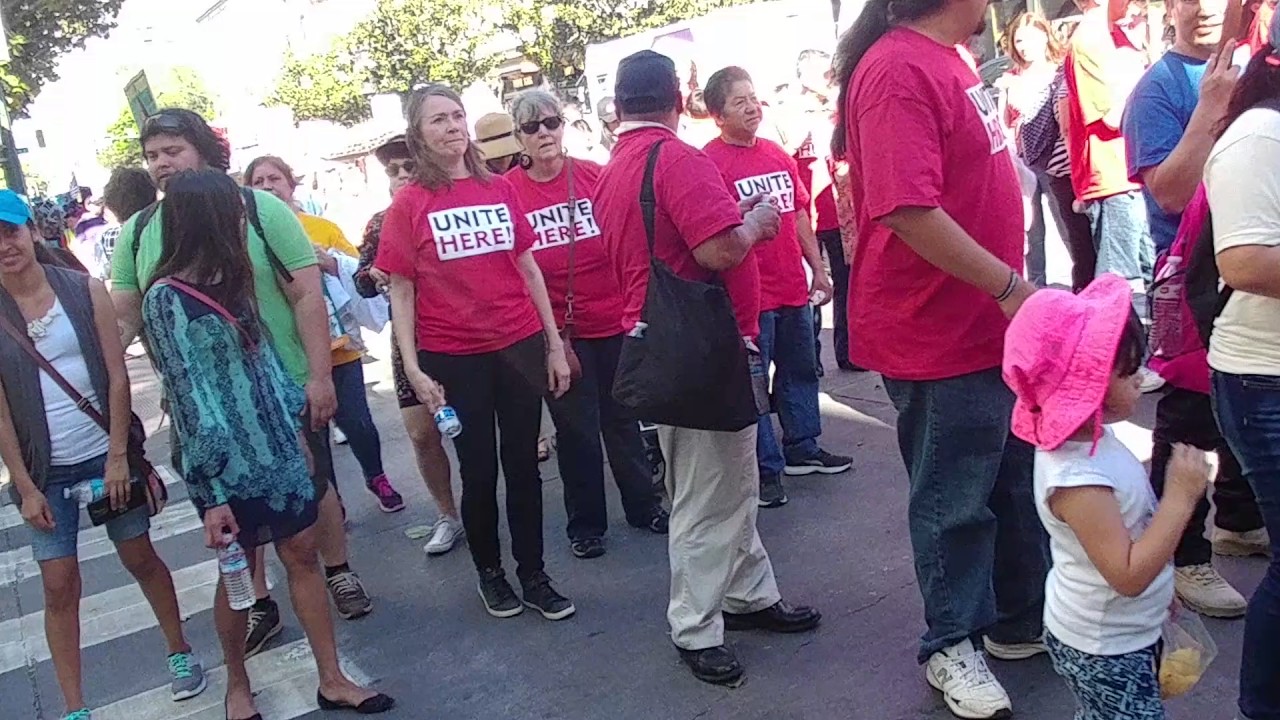 Unions 'rise up' in Detroit; thousands march in Labor Day parade