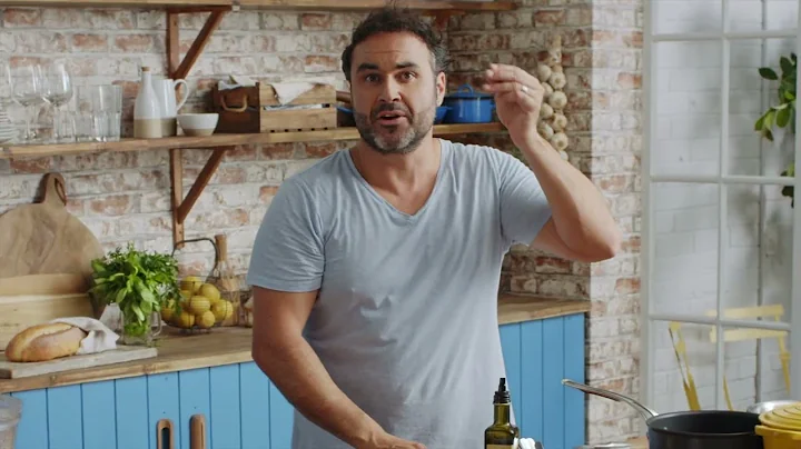 Miguel Maestre's bolognese of meatballs with orecc...