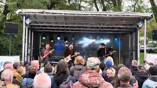 Odyssea - Úděl žen + Uzenáč (Live u Břevnovského kláštera, Praha)