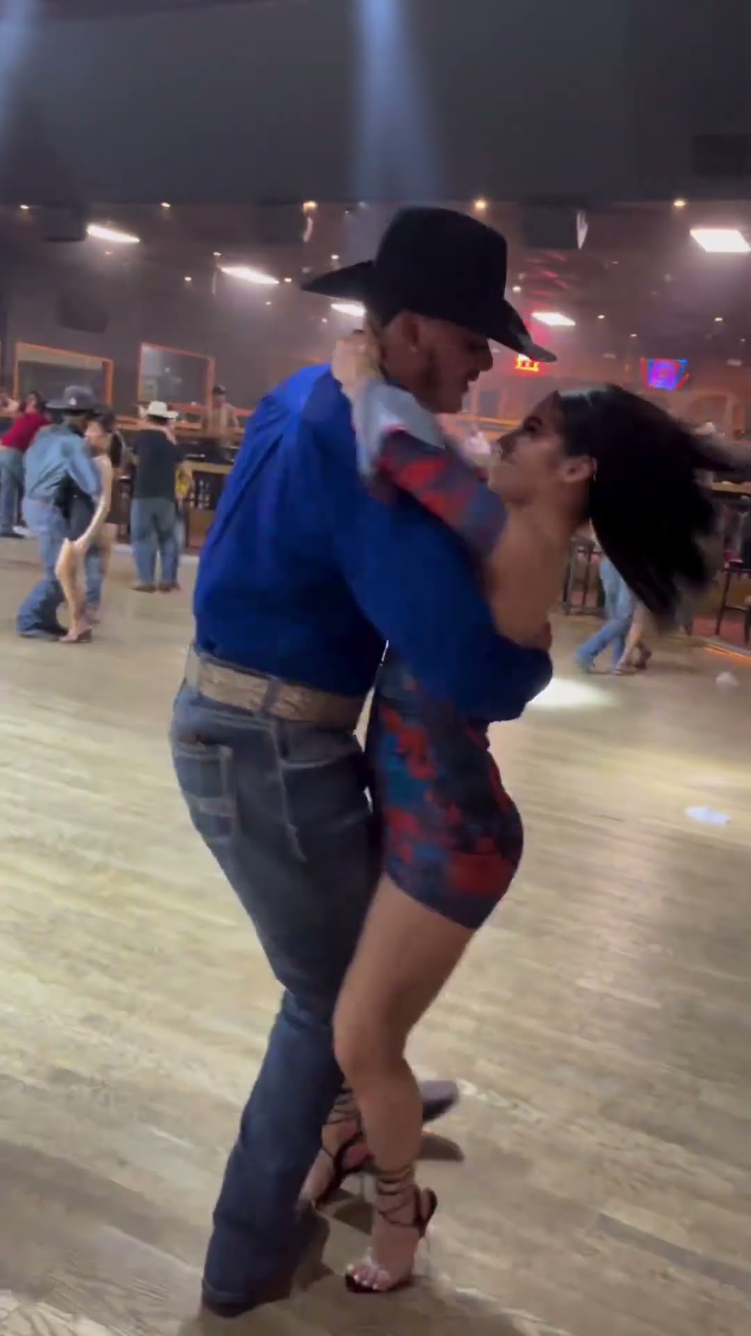 Por un 2024 de Andar en Puros Bailes (Bailando Norteñas , Huapangos, Cumbias, Satevo)