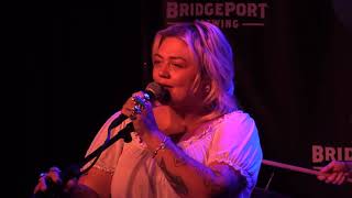 Elle King performing Shame at 94/7 Sessions