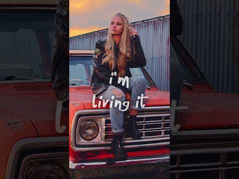 Radio ~ @LanaDelRey || my life is sweet like a cinnamon, chat lyrics