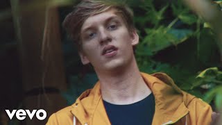 Video voorbeeld van "George Ezra - Barcelona (Official Video)"