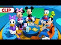 Minnie Plays Mini-Golf ⛳️| Mickey Mouse Funhouse | @disneyjunior​