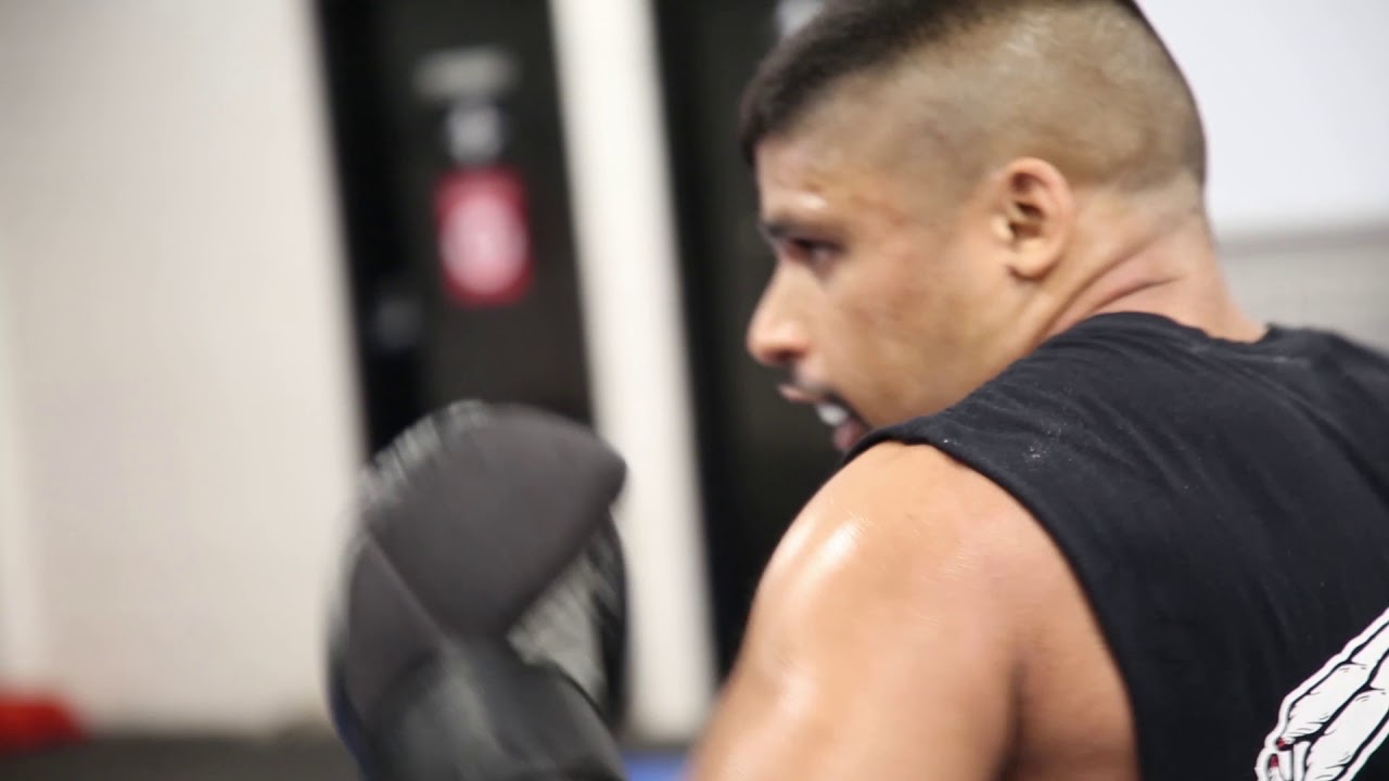 Keeping Distance + Advanced Sparring Drill | Extreme MMA