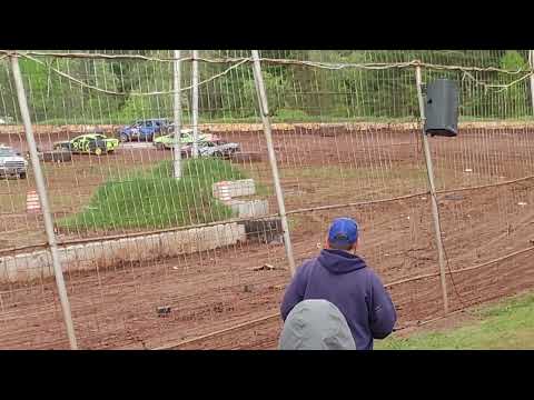 Bumping Uglies Feature Tomahawk Speedway