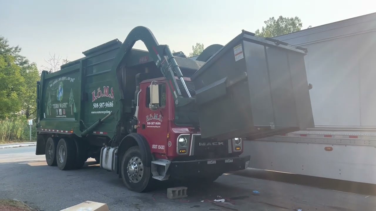 E.O.M.S Recycling 41 ~ Mack MRU Heil Front Loader