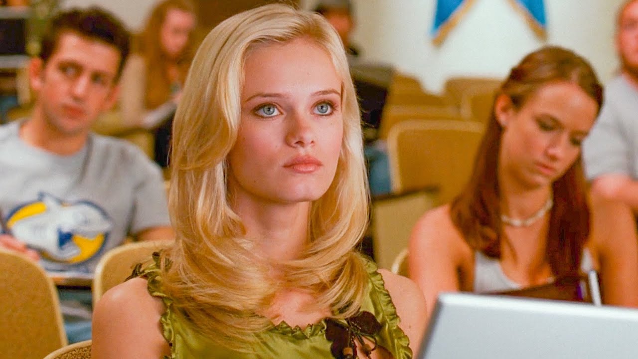 بيتنمروا عليها عشان وحشة ووحيدة ومحدش بيعبرها ولكنها بتندمهم وتتحول لأجمل بنت في المدرسة