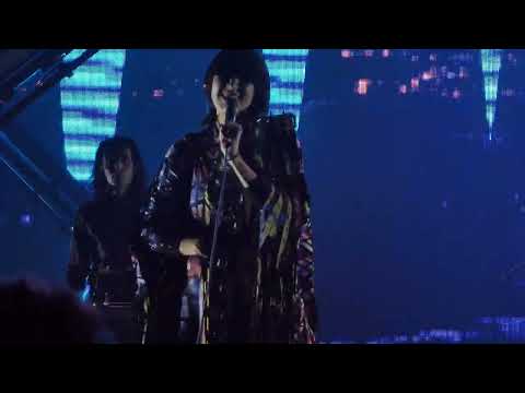 Yeah Yeah Yeahs - Honeybear live O2 Apollo, Manchester 05-06-22
