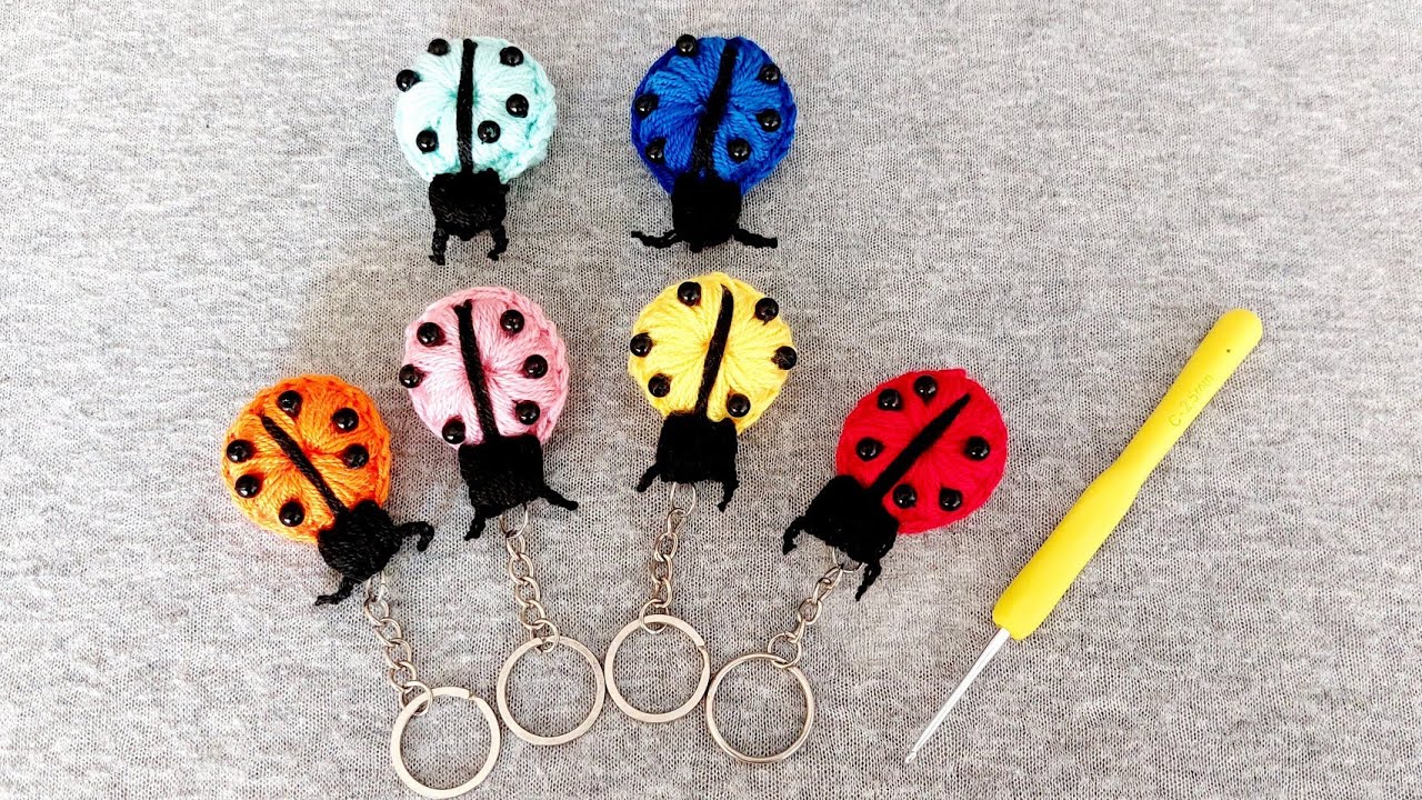 كروشيه ميدالية مفاتيح على شكل خنفساء بالغرزة المنتفخة/ porte clés coccinelle au crochet