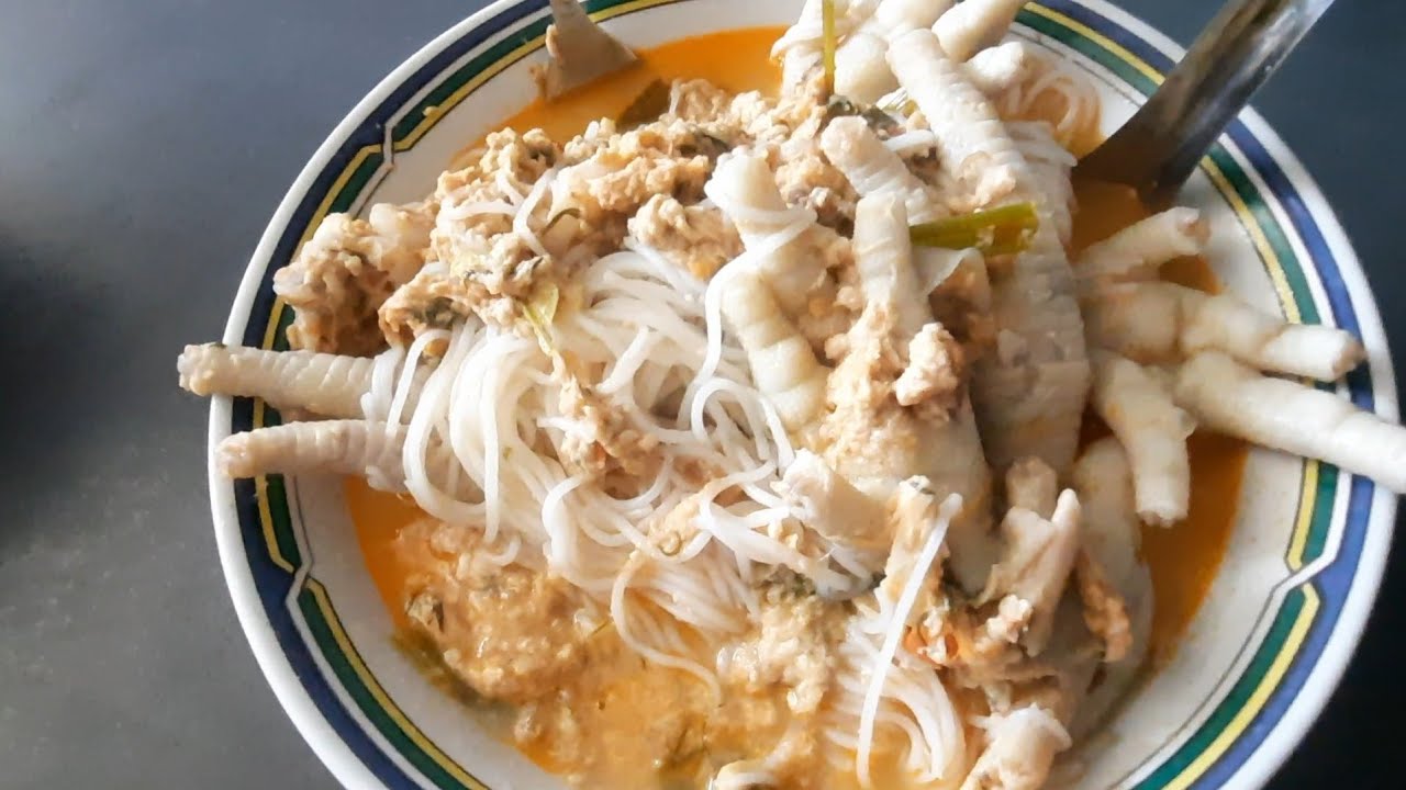 #ขนมจีนน้ำยาไก่ใส่ตีนไก่เน้นๆเต็มถ้วยเลยแซบๆจ้ามาเด้อๆ