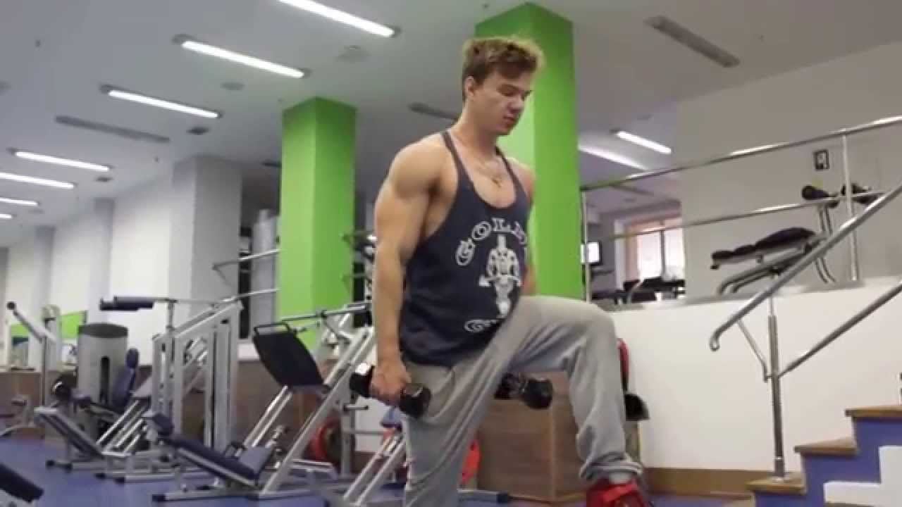 Вышагивание на платформу с гантелями