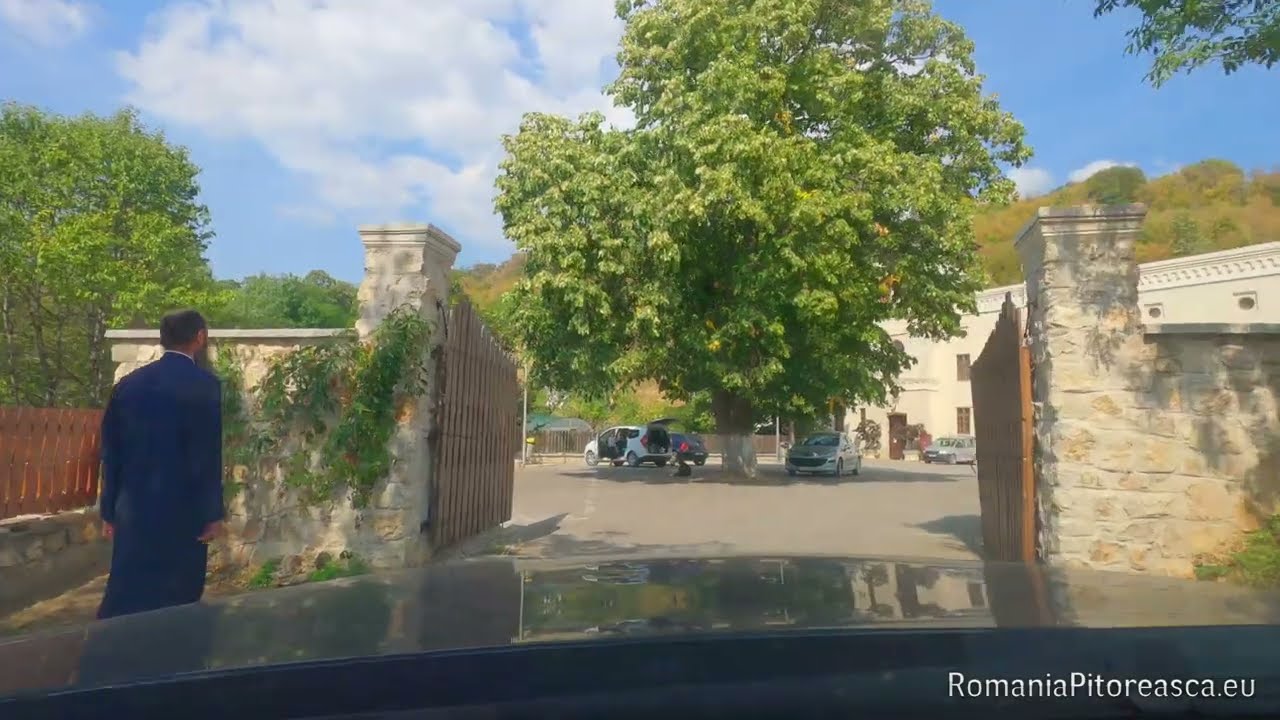 Drumul spre Manastirea Arnota - Valcea 