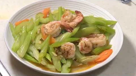 Stirfry celery with prawns 年菜- 西芹炒虾球 - DayDayNews