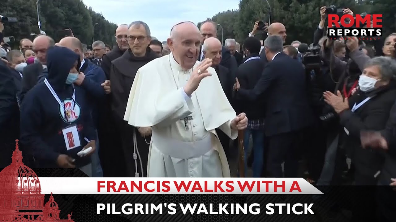 Pope Francis walks through Assisi with a pilgrim's walking stick - YouTube
