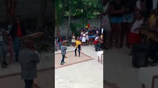 2 Timoun Ki Entèprete Mizik Ou Gen Pouw Peye Sa Yo Fem Kriye Dlo Sot Nan Jem ..Ann Suive