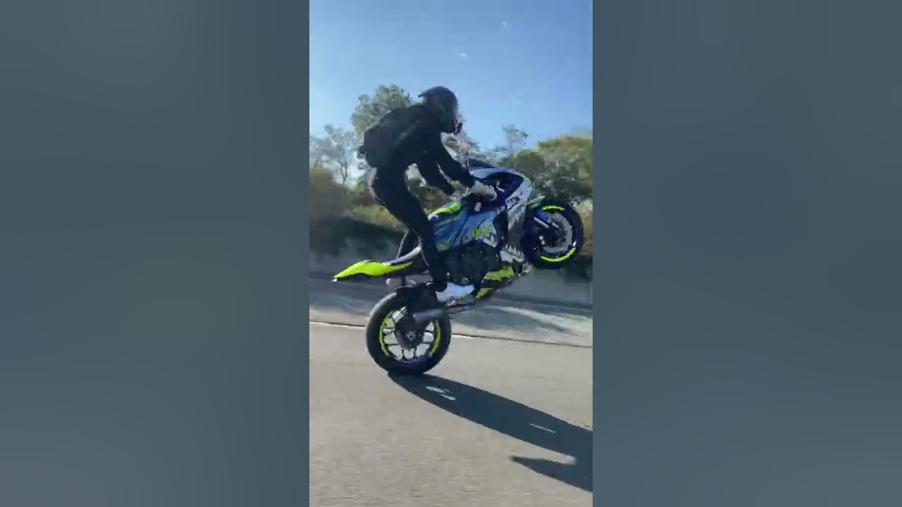 Yamaha r1 Wheelie