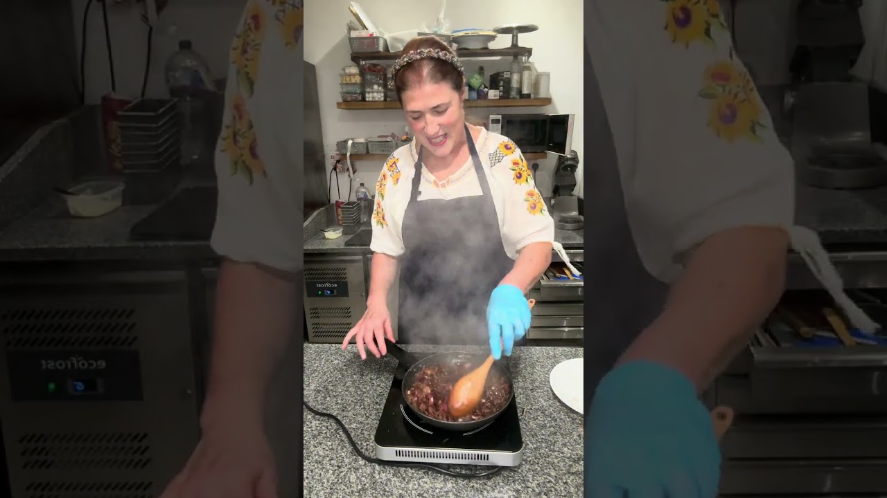 Dulceață de ceapă perfectă alături de pate de ficat o friptură bună sau un bufet de brănzeturi fine