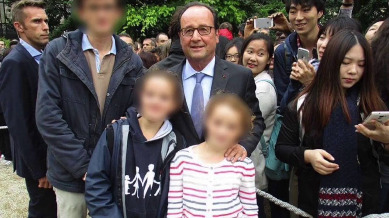 François Hollande pris en photo avec La Manif Pour Tous à l'Elysée ! hollande taille