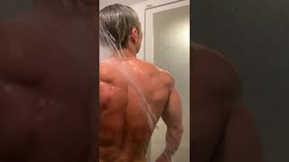 マッチョがシャワーを浴びるだけの動画！#shorts