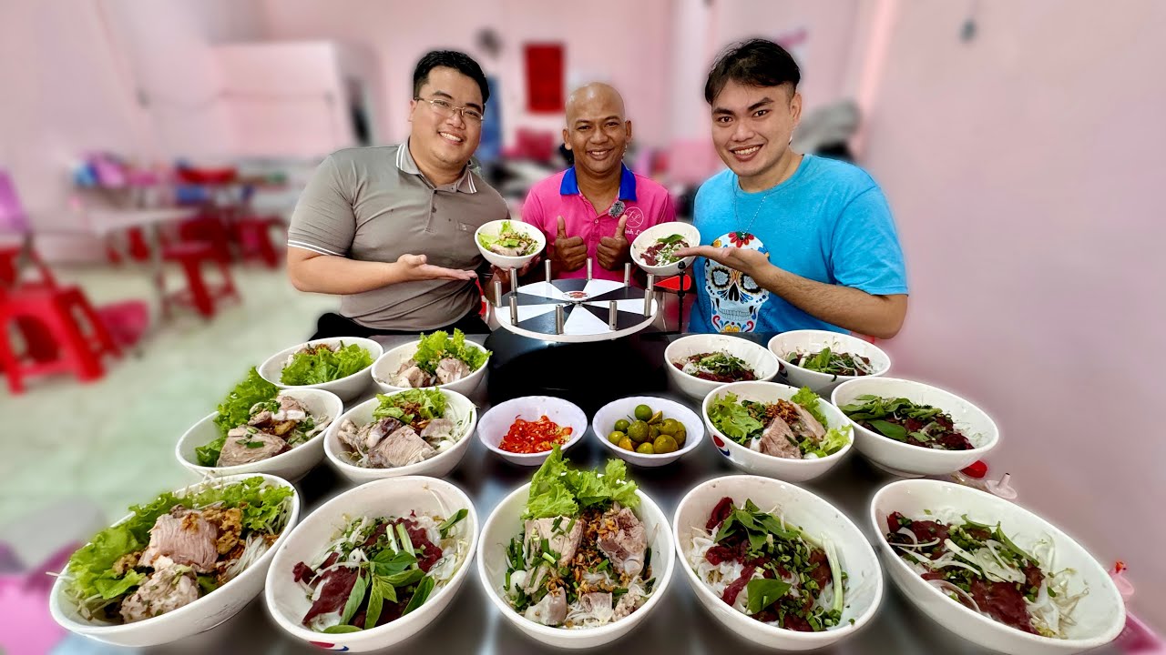 Vòng Quay Trắng Đen Người Cuối Cùng Ngừng Ăn Hủ Tiếu - Phở Tại Quán Thánh Liệu Bến Tre