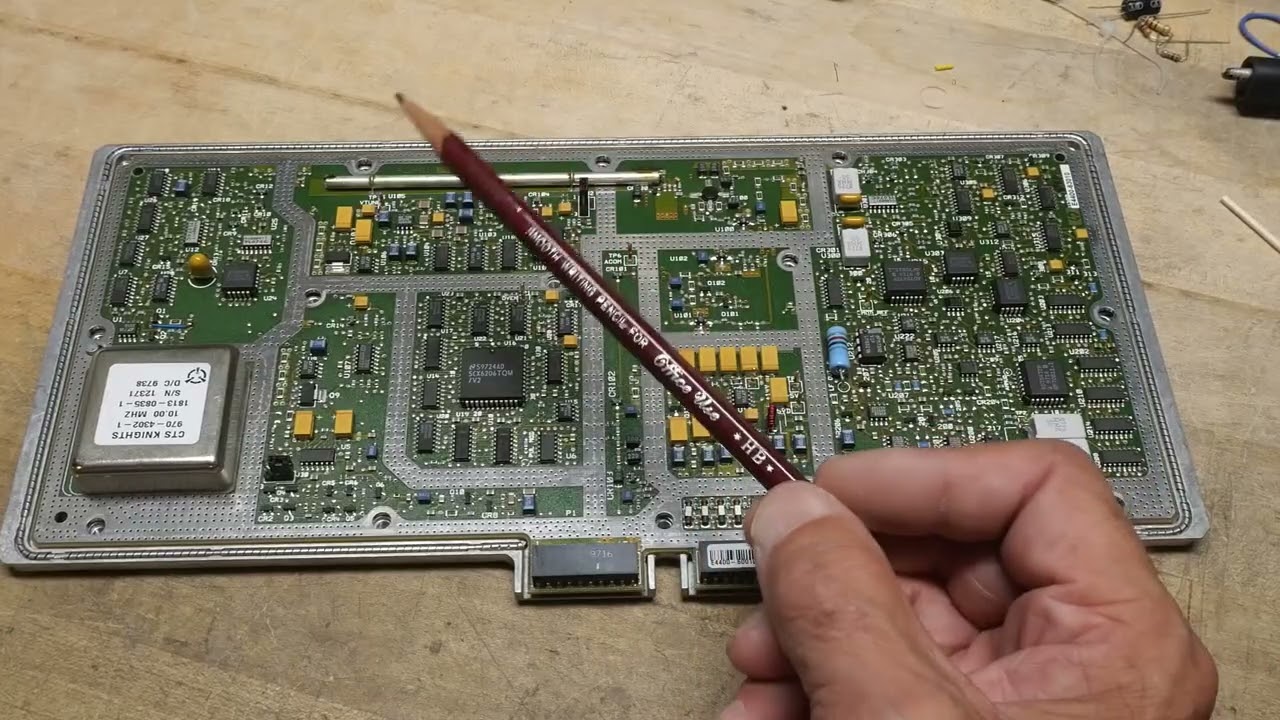 1 GHz VCO Using Transmission Line Resonator