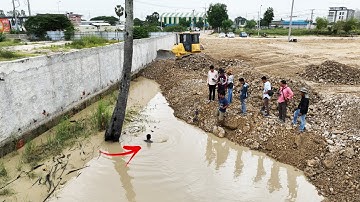 New Update 95% Land Filling Up With Stone Strong Power Bulldozer KOMATSU Spreading Stone 5ton Truck