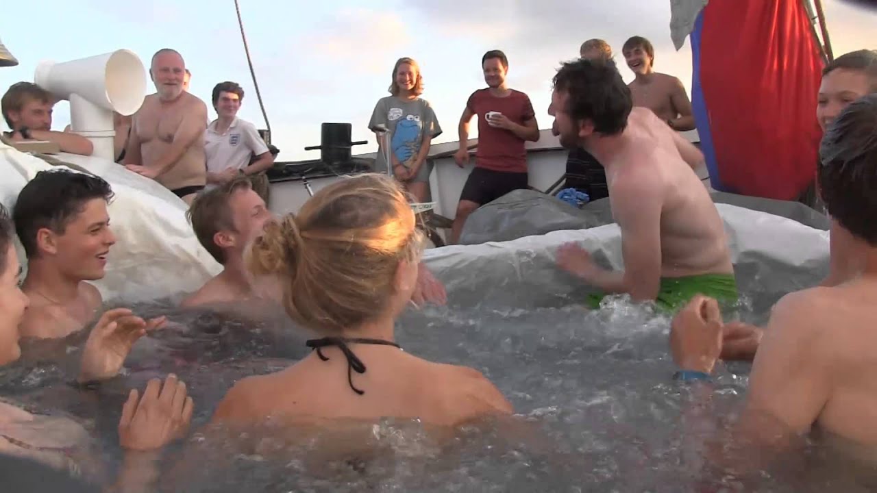 Pooleinweihung an Bord