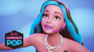 Video thumbnail of "¡FABULOSO CONCIERTO FINAL! 💜🎤🎶👩 | Barbie Campamento Pop | Películas de Barbie En Español Latino"