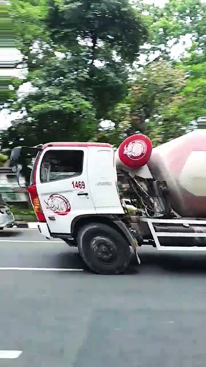 Truk molen menari nari karena bahagia #shortvideo #barabab5