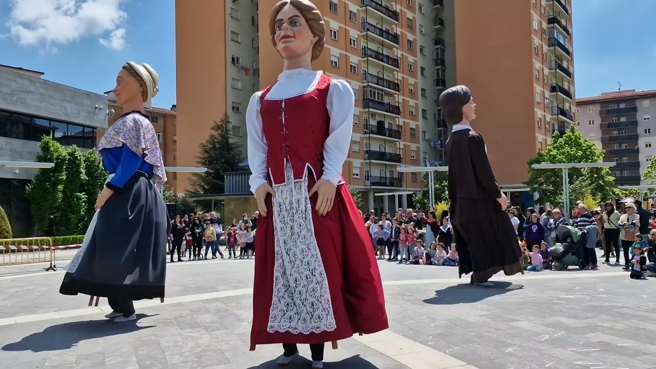 gigantes de ansoain - día del euskera