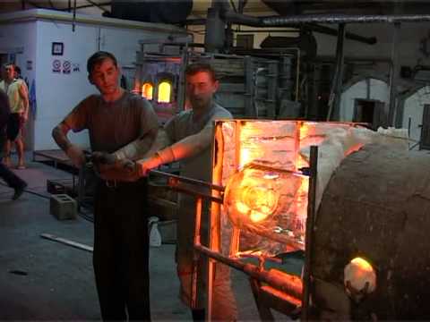 Video: Cum se gravează lemnul cu un instrument de sculptură Dremel (cu imagini)