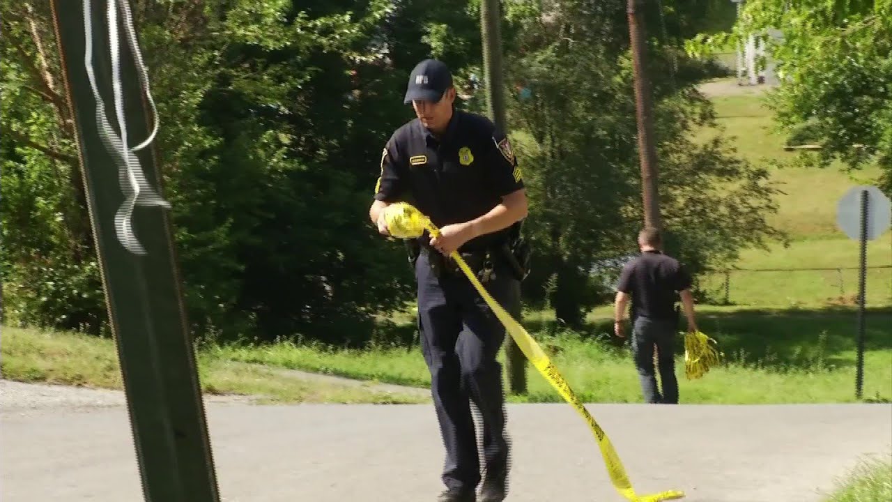 Triple shooting leaves two dead in Roanoke - YouTube