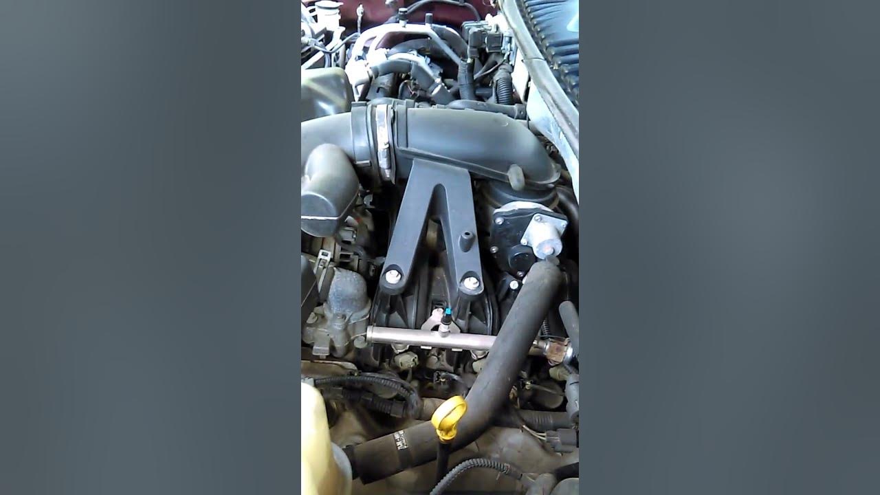 2008 Ford expedition engine noises - YouTube
