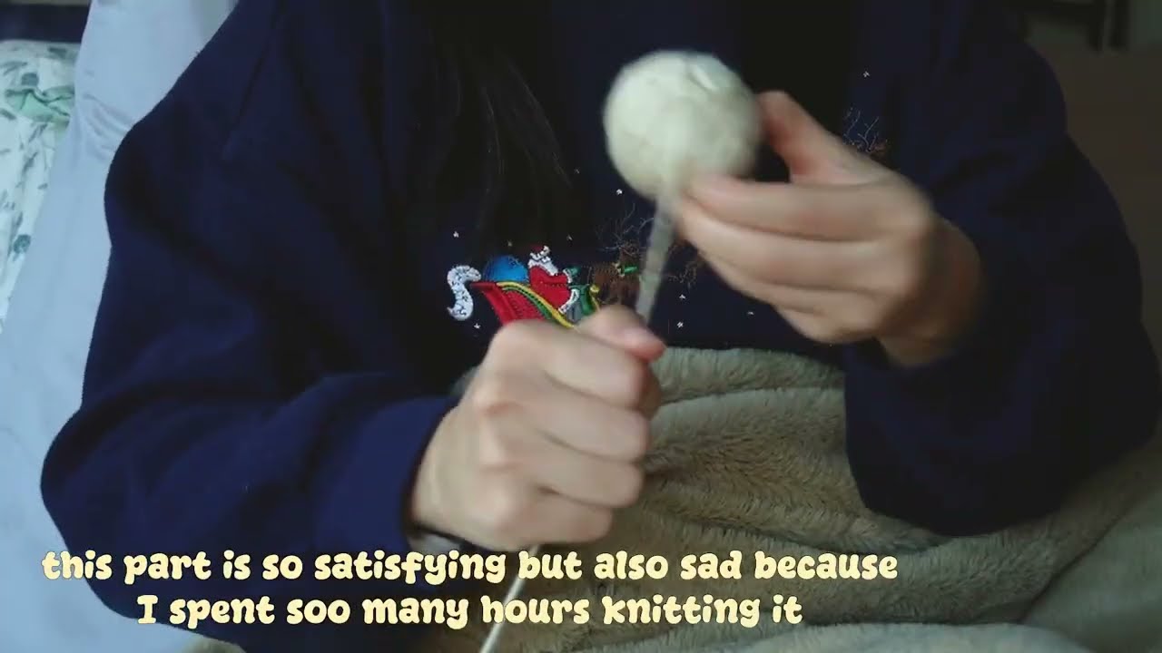 A very short + cozy knitting video