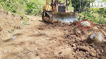 How Caterpillar D6R XL Bulldozer Operators Work to Clean Rocky Roads