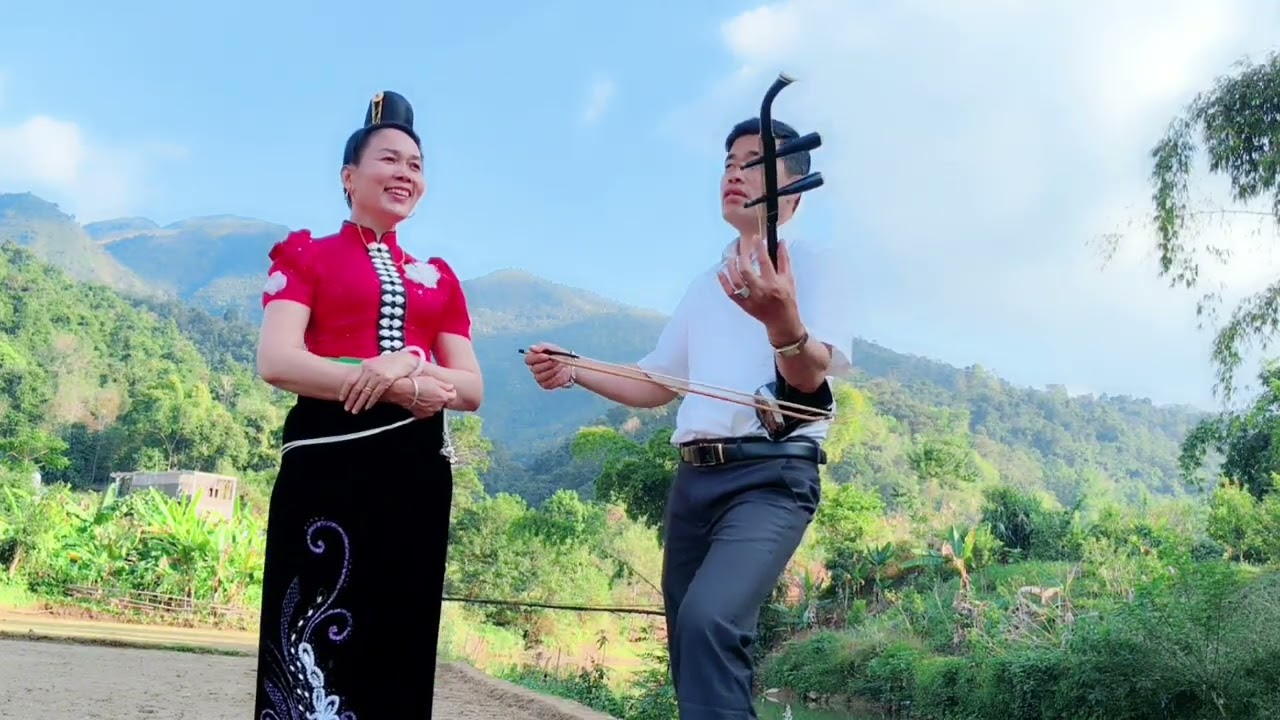 Giọng ca vàng Hoàng Nhung hát với đàn nhị lèo Doan hát rất hay thật càng nhge càng hay