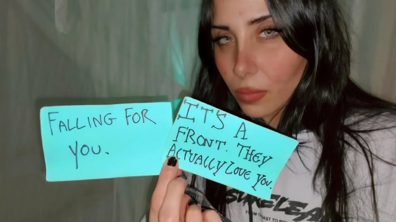 Кто-то, одержимый тобой, строит из себя козла! Они платят экстрасенсам за информацию о тебе!