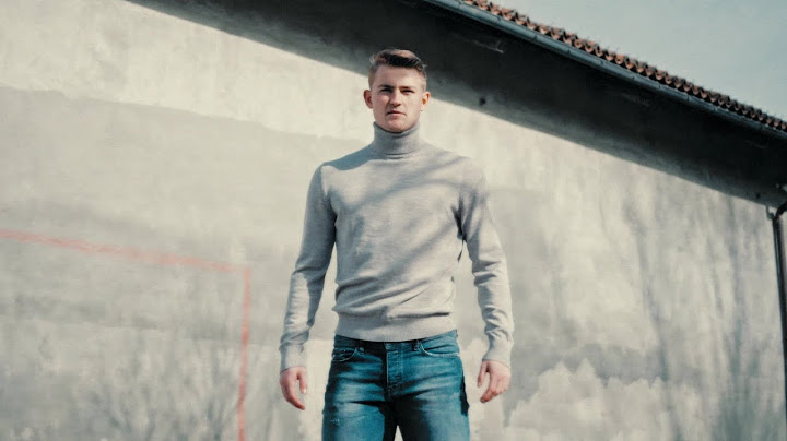 MATTHIJS DE LIGT signs for an Equal Game