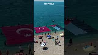 Divers unfurl Turkish and Palestinian flag in Antalya beach