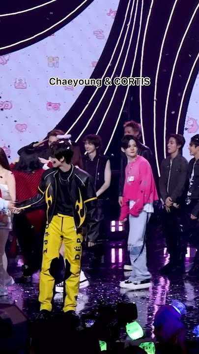 The interaction between Chaeyoung and CORTIS is so cute!! #TWICE #CHAEYOUNG #CORTIS