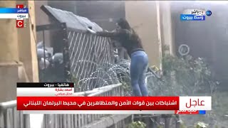 شاهد | لحظة إغماء فتاة لبنانية بعد إطلاق قوات الأمن رشاشات المياه في وجهها