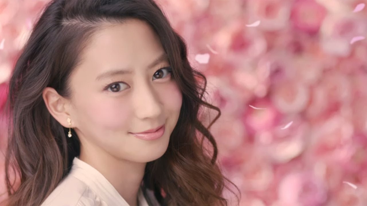 河北麻友子 Cmで幸せオーラ全開のほほ笑みも メークブランドの新イメージモデルに Mayuko Kawakita Glow Fleur Cheeks Youtube