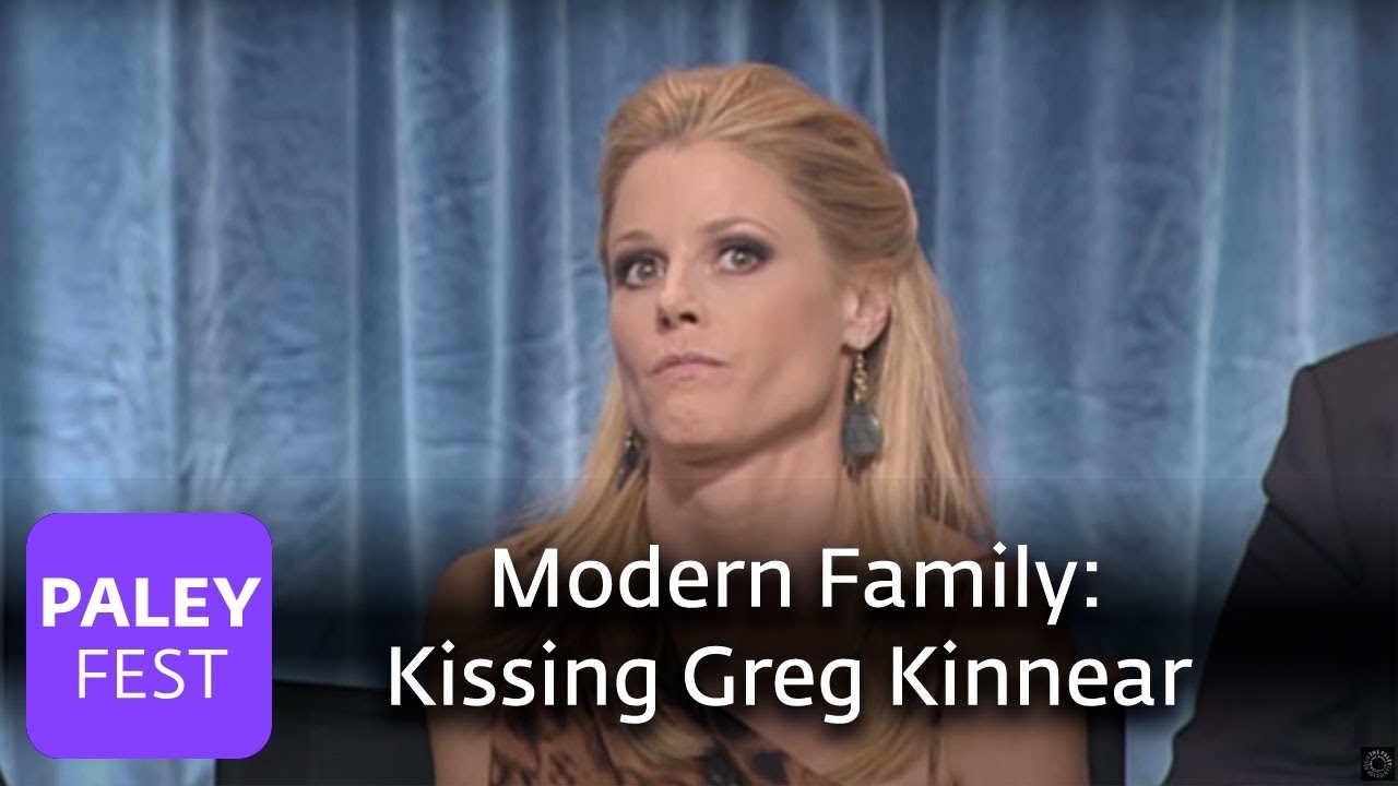 Modern Family - Julie Bowen on Kissing Greg Kinnear