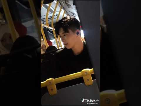 الولد الكوري الذي تم رؤيته في حافلة في جزائر Foryou Algeria Fyp Army Bts