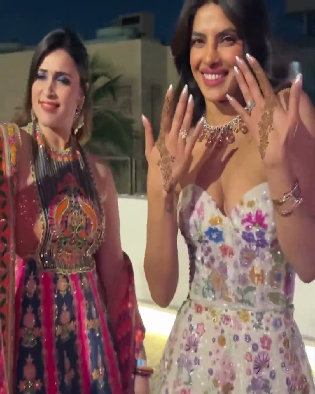 Priyanka Chopra FLAUNTS her mehendi; grooves with Mannara at brothers' mehendi function ?#shorts