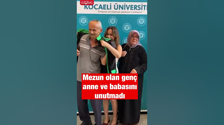Üniversiteden mezun olan genç kepini annesine cübbesini babasına giydirdi #shorts #keşfet #öğrenci